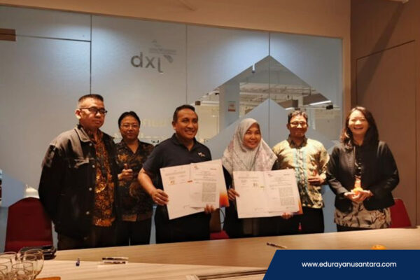 Tanda-Tangan-Kerja-Sama-dengan-JXB-Jakarta-Experience-Board