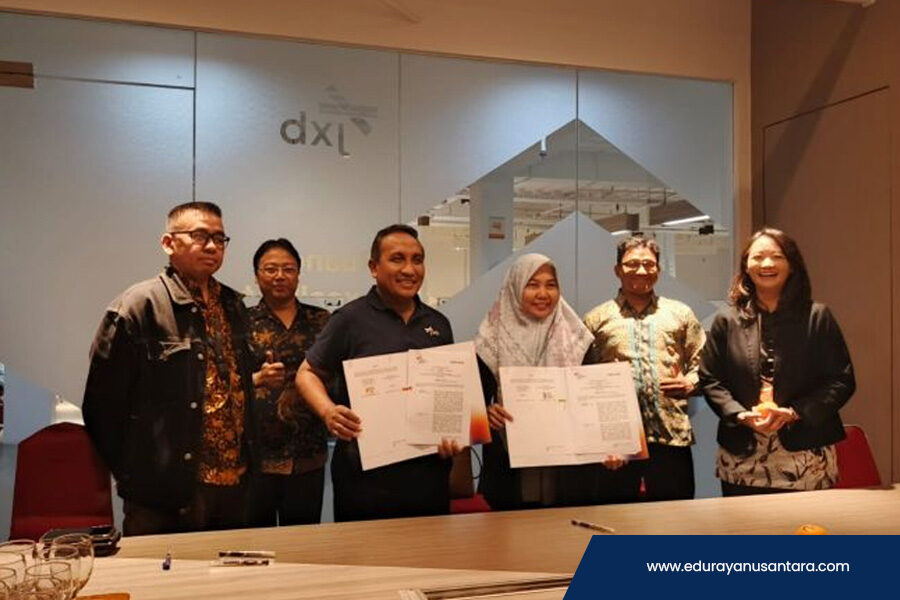 Tanda-Tangan-Kerja-Sama-dengan-JXB-Jakarta-Experience-Board
